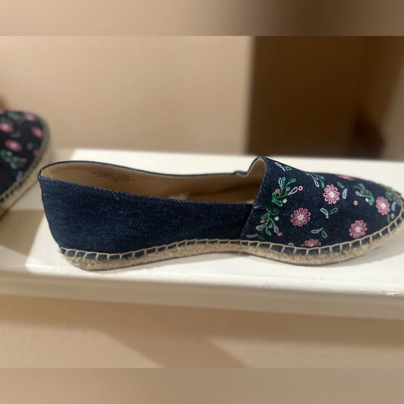 Women’s TALBOTS Izzy Embroidered Denim Flower Espadrilles. Size 8.5. - Picture 9 of 10
